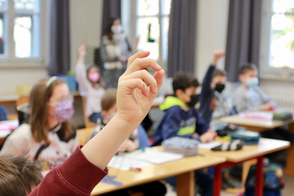 Foto von Schüler*innen im Unterricht